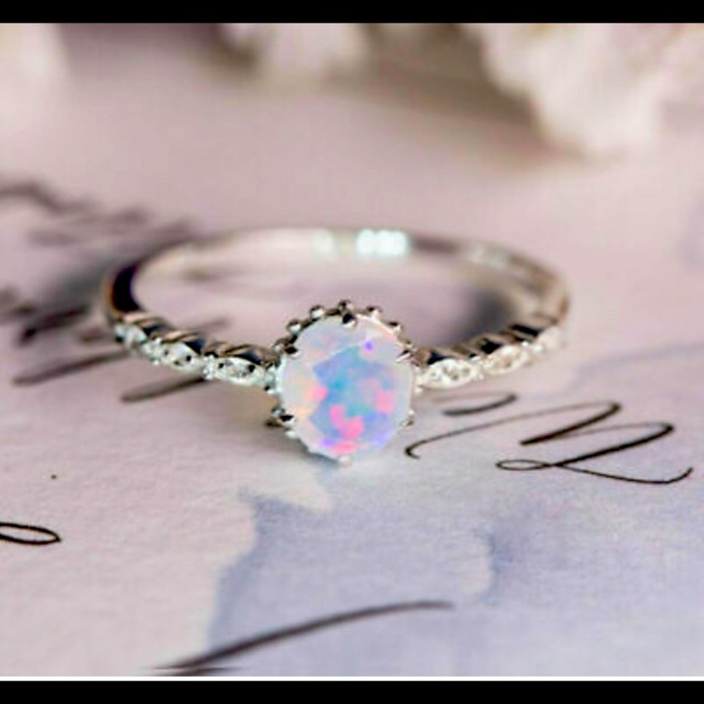 Gorgeous White Fire Opal Sterling Silver 925 Ring